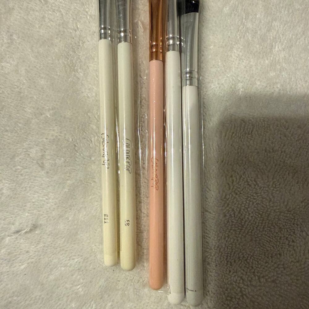 Colour pop makeup brushes